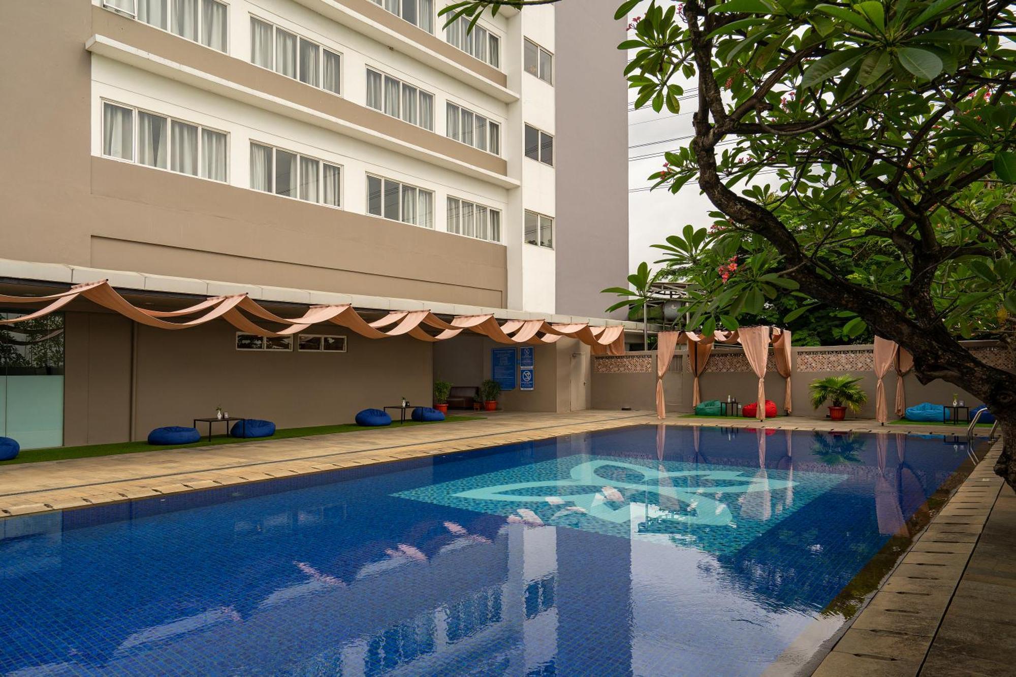 Batiqa Hotel & Apartments Karawang Exterior foto