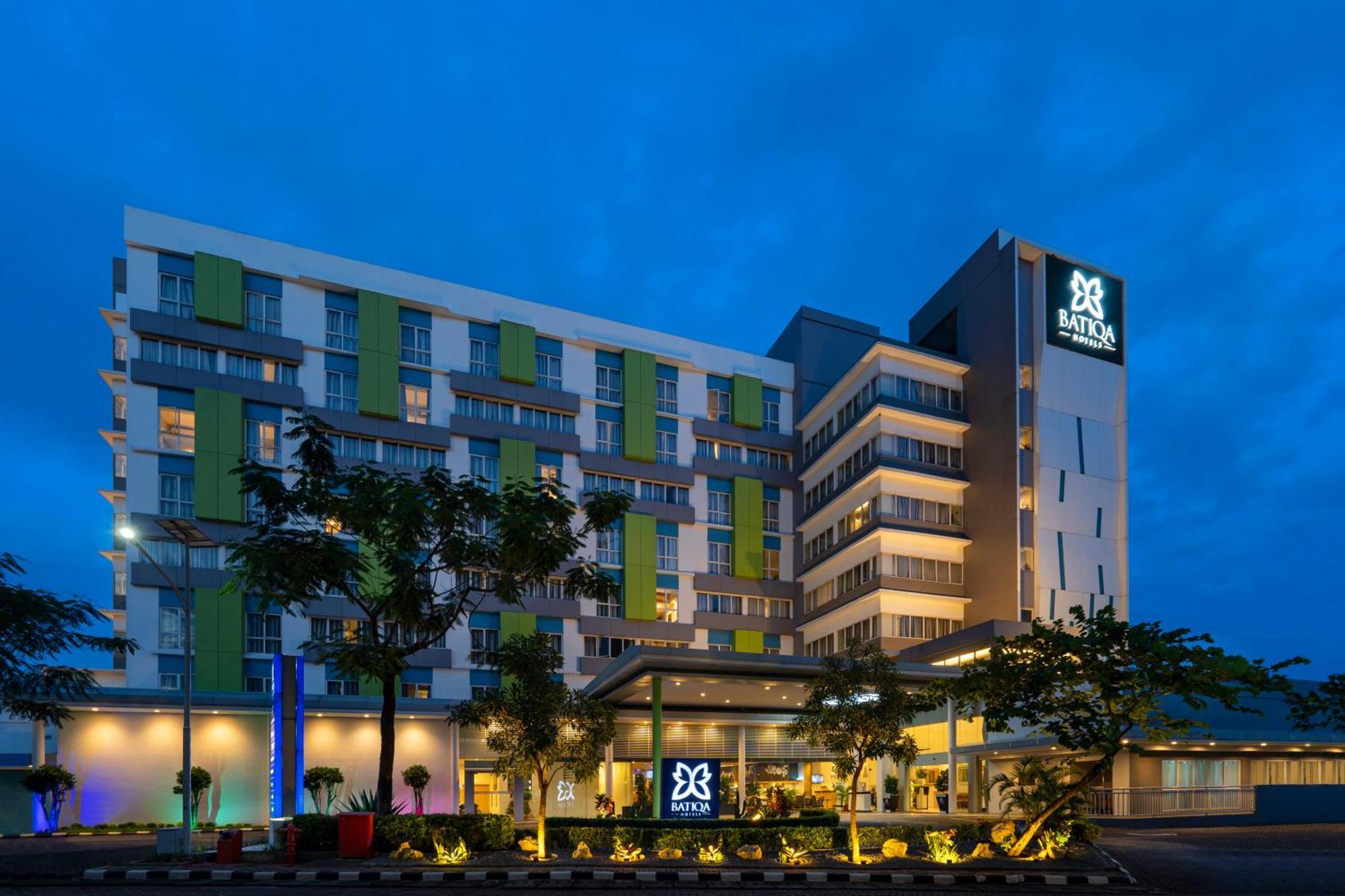 Batiqa Hotel & Apartments Karawang Exterior foto